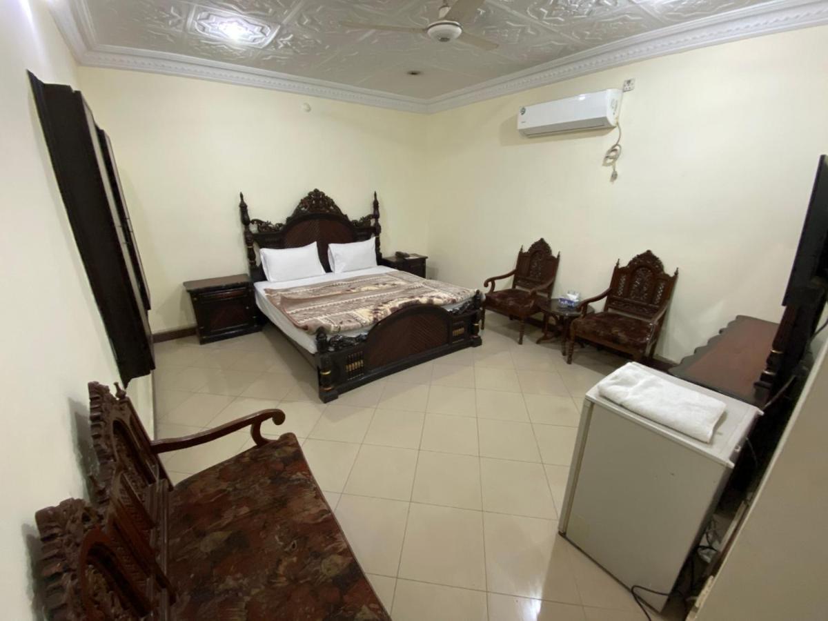 Hotel Shelton Palace Multan Bagian luar foto