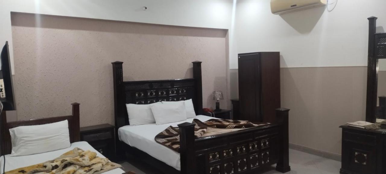 Hotel Shelton Palace Multan Bagian luar foto