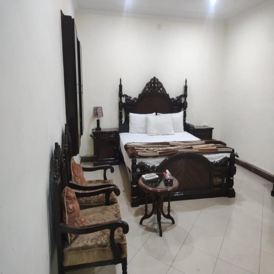 Hotel Shelton Palace Multan Bagian luar foto